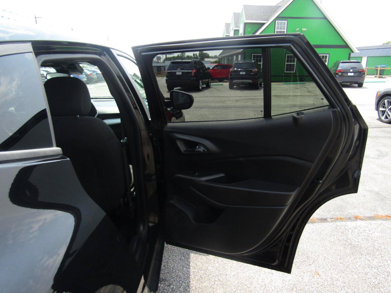 Used 2025 Chevrolet Trax RS FWD image 20