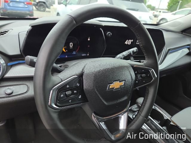 Used 2025 Chevrolet Trax LT w/ LT Convenience Package FWD image 11