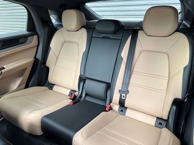 Certified 2026 Porsche Cayenne Coupe AWD/4WD image 24