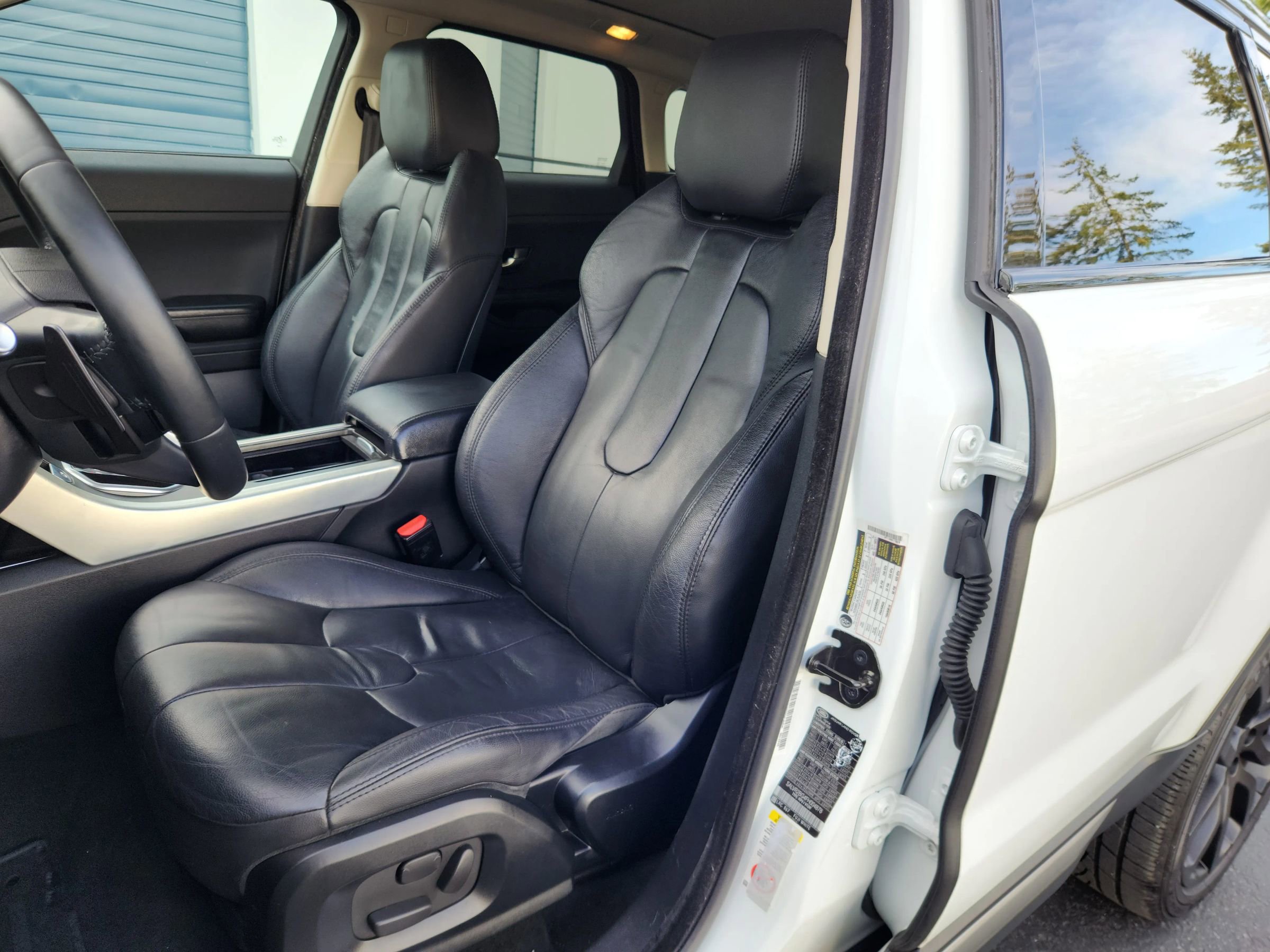 Used 2015 Land Rover Range Rover Evoque Pure Premium image 8