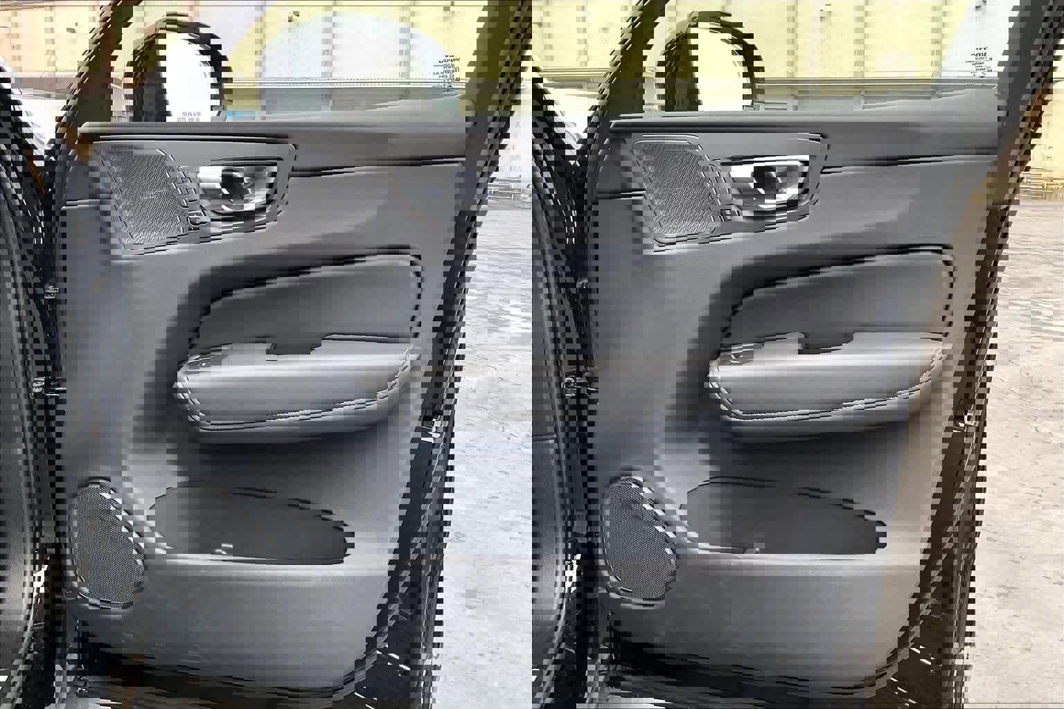 Used 2025 Volvo XC60 B5 Ultra w/ Protection Package Premier image 27