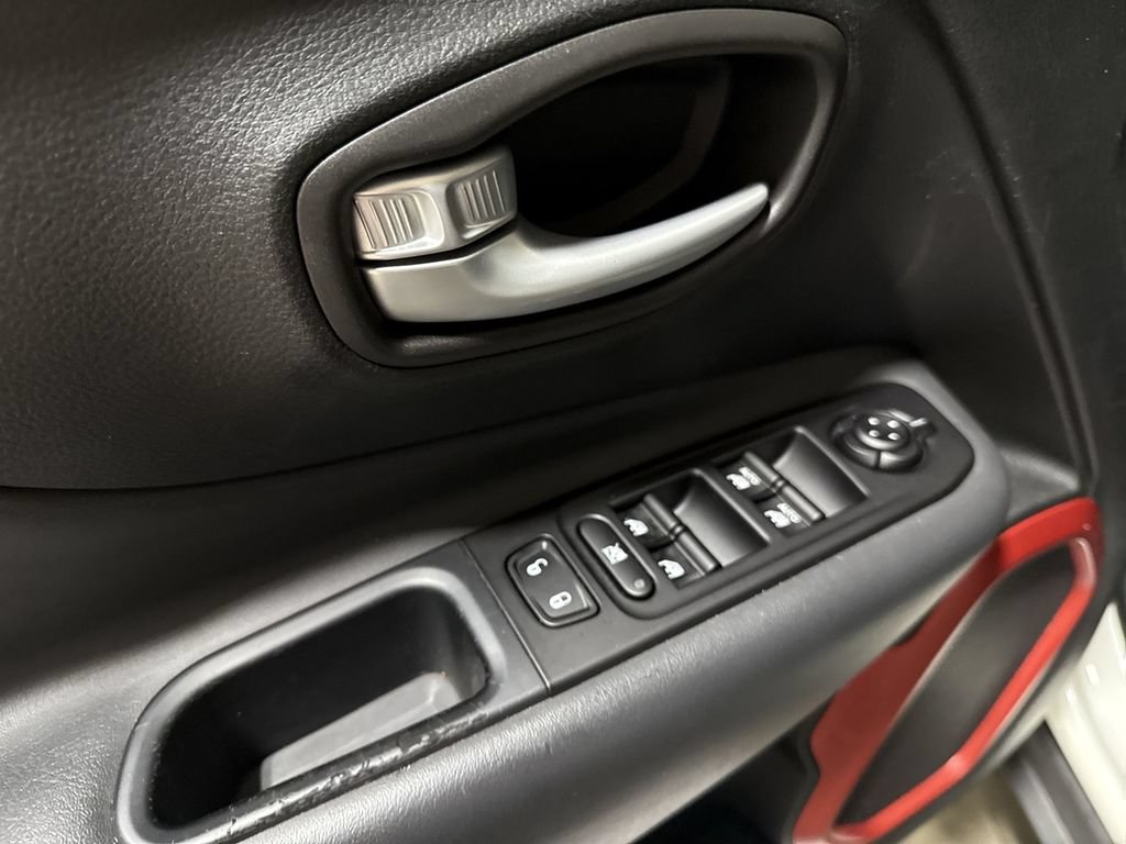 Used 2023 Jeep Renegade Trailhawk AWD/4WD image 21
