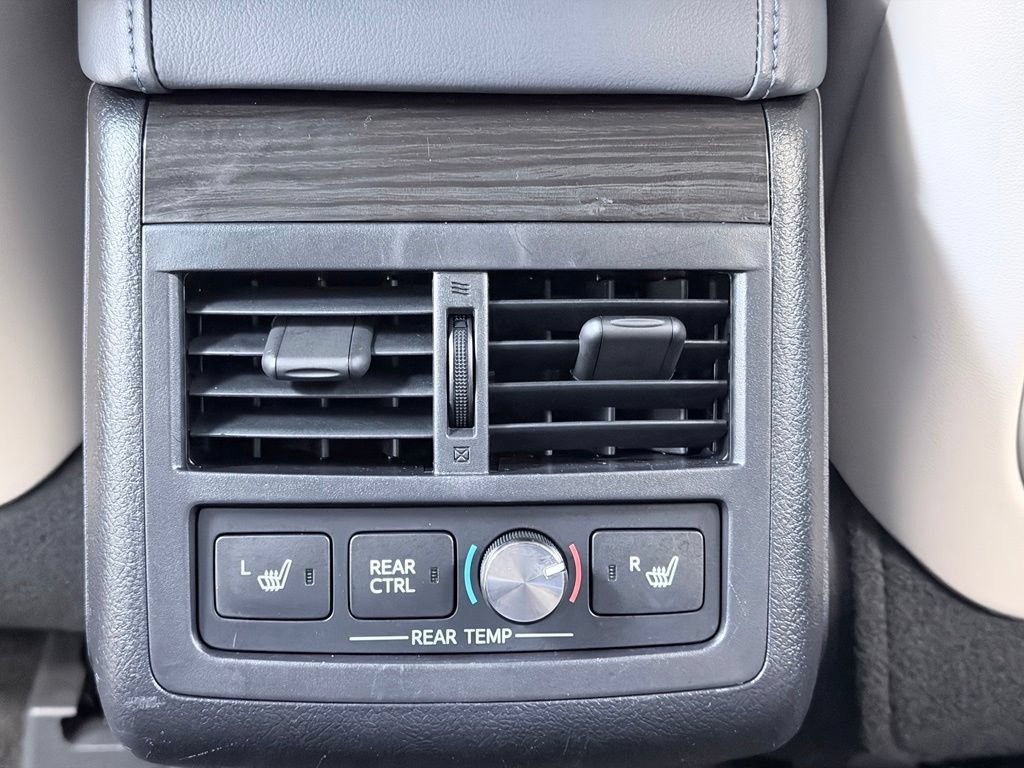 Used 2015 Toyota Avalon Limited FWD image 25