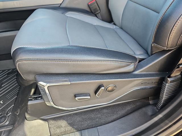 Used 2023 Ford F150 Lightning Lariat image 16