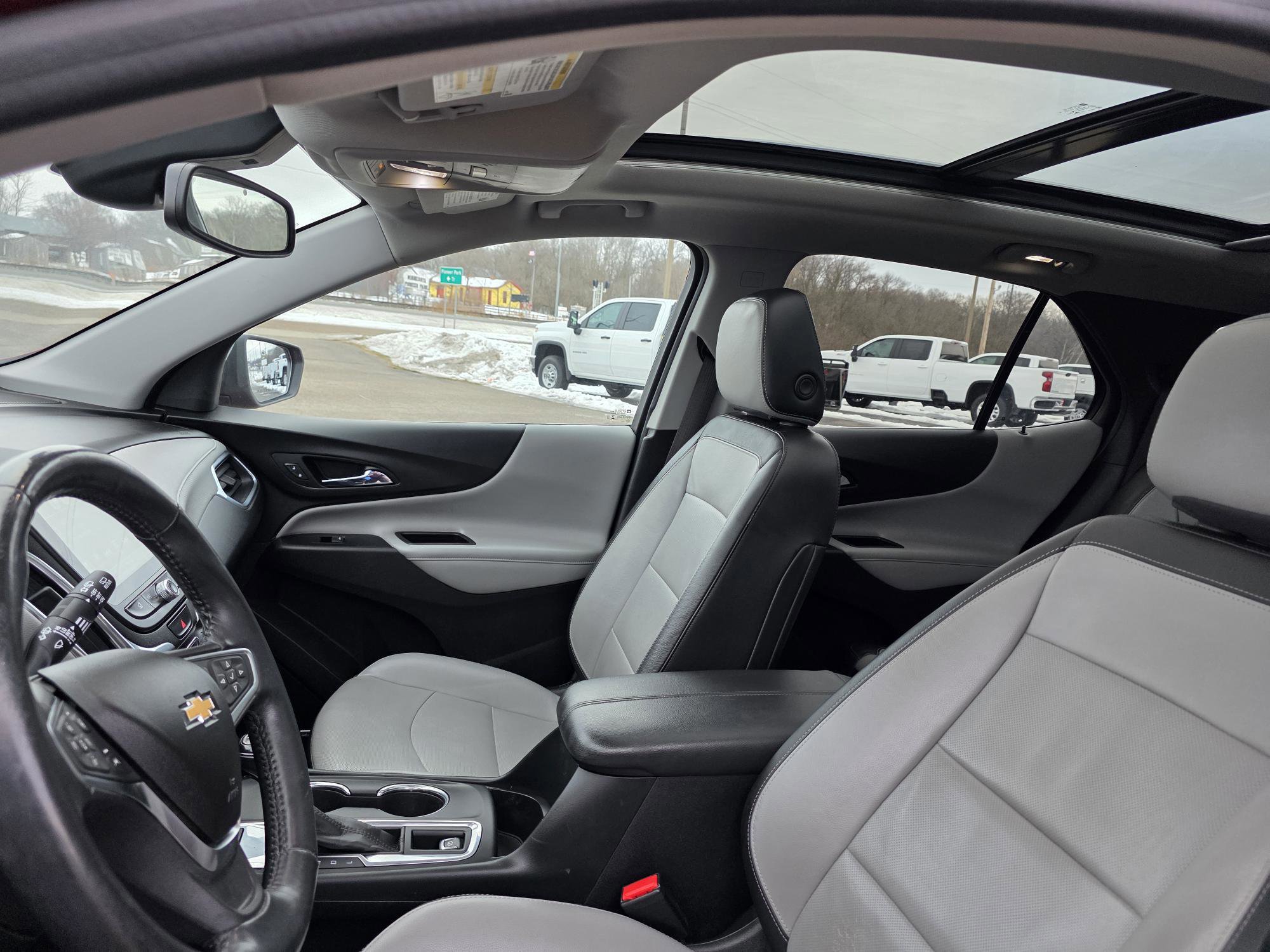 Used 2018 Chevrolet Equinox Premier image 4