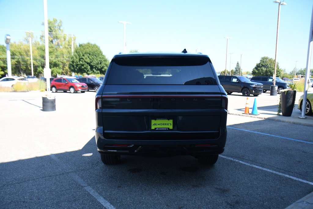 New 2025 Lincoln Navigator Reserve w/ Jet Appearance Package image 5