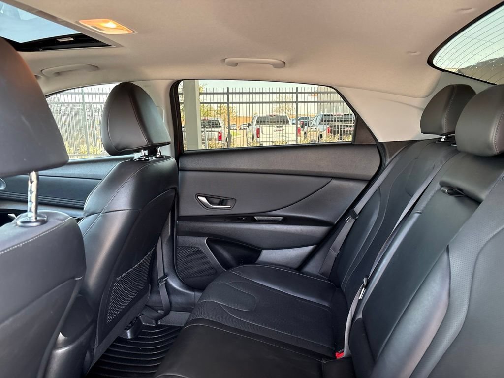 Used 2021 Hyundai Elantra Limited FWD image 3