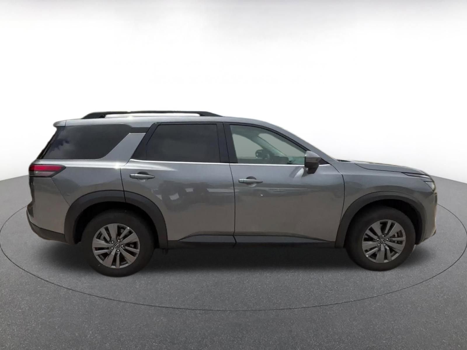 Used 2025 Nissan Pathfinder SV AWD/4WD image 16