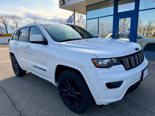 Used 2018 Jeep Grand Cherokee Altitude AWD/4WD image 2