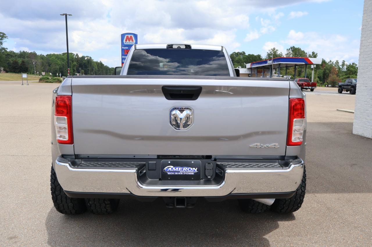 Used 2024 RAM 3500 Tradesman w/ Chrome Appearance Group AWD/4WD image 8