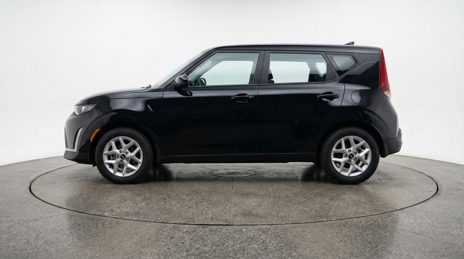 Used 2025 Kia Soul LX w/ LX Technology Package image 3