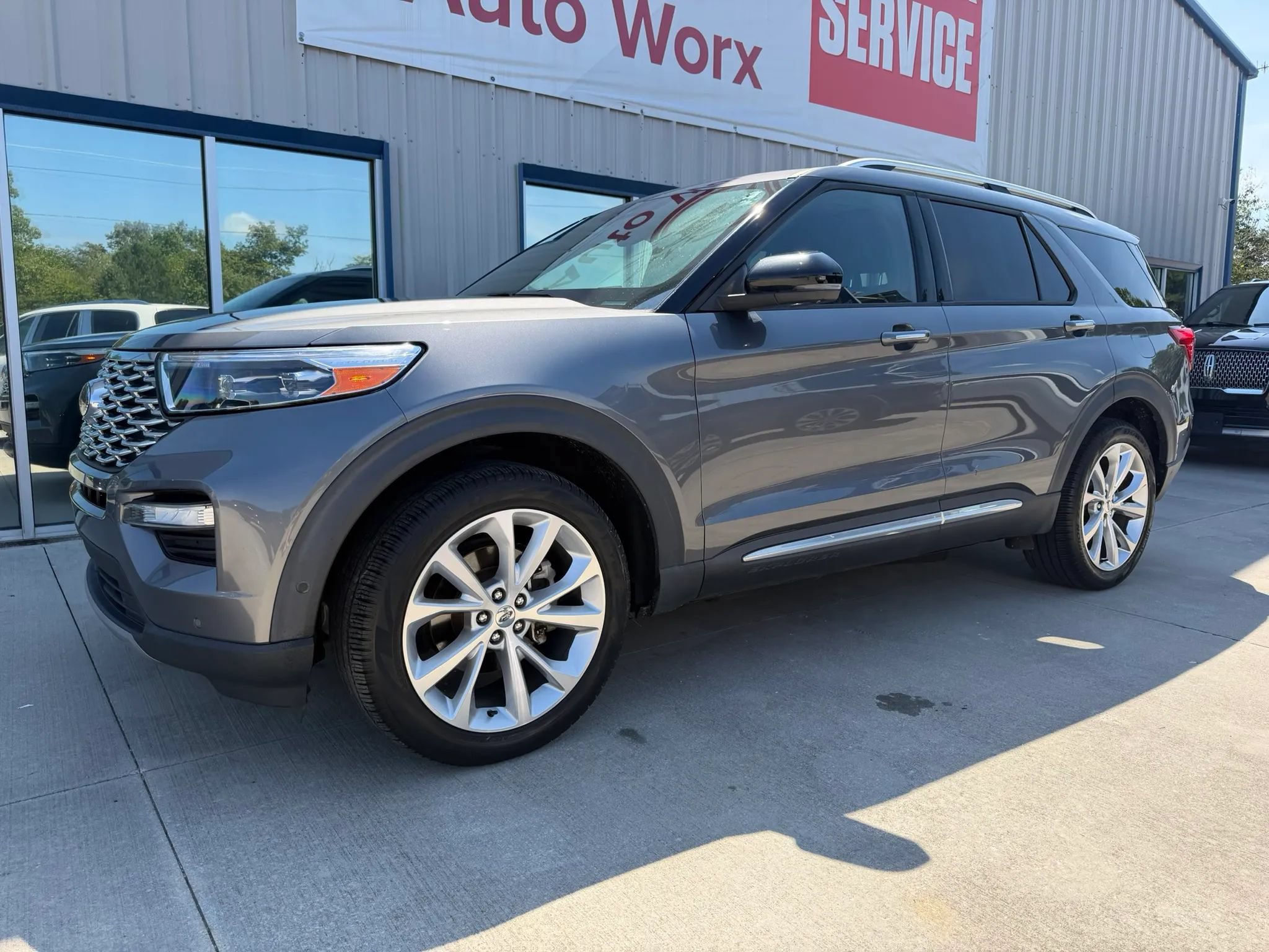 Used 2021 Ford Explorer Platinum w/ Equipment Group 601A AWD/4WD image 24