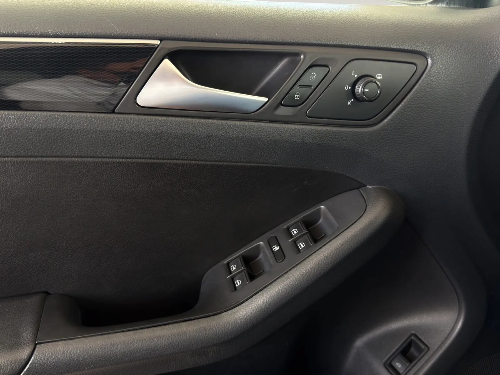 Used 2015 Volkswagen Jetta Sport FWD image 12