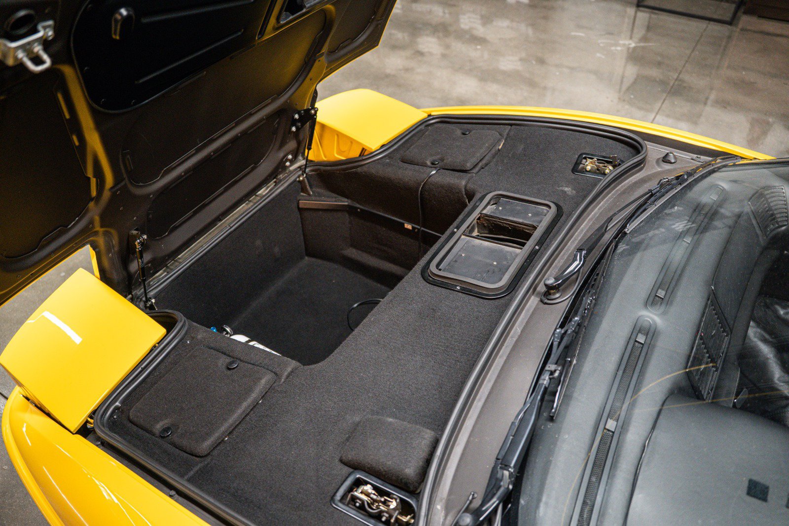 Used 1999 Ferrari F355 Spider RWD image 21
