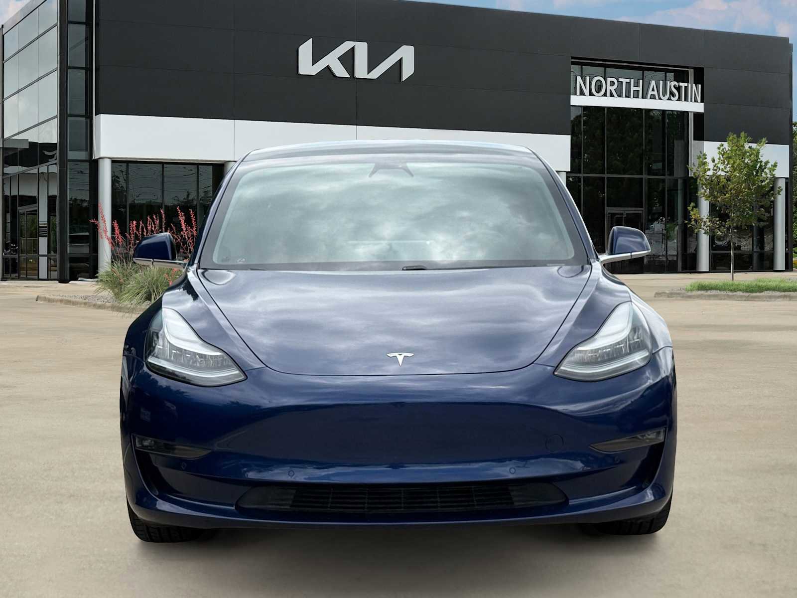 Used 2019 Tesla Model 3 Standard Range Plus image 3