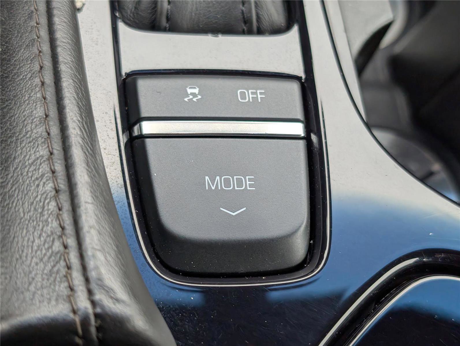 Used 2014 Cadillac ELR w/ Luxury Package image 24