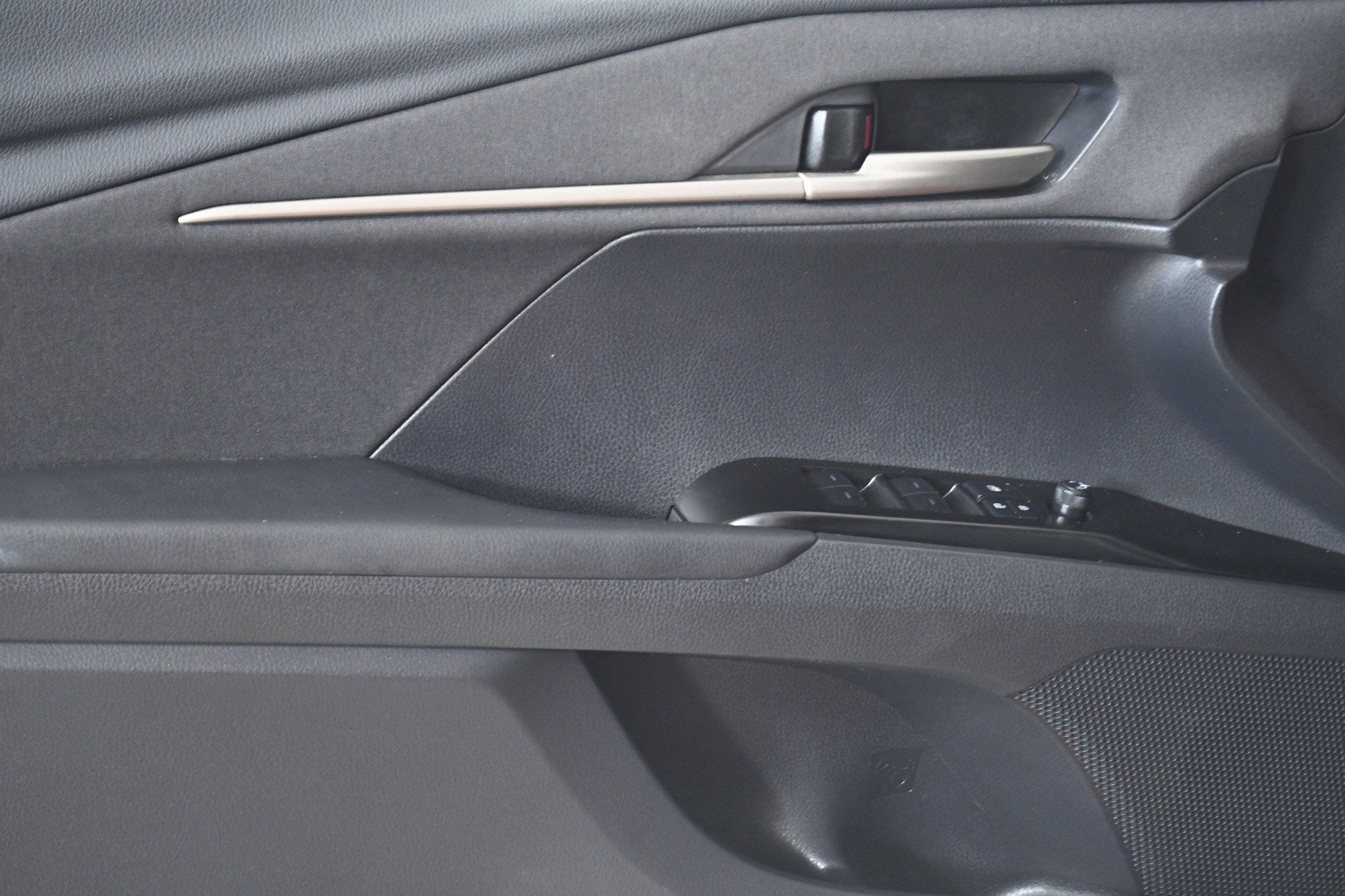 Used 2025 Toyota Camry LE image 21