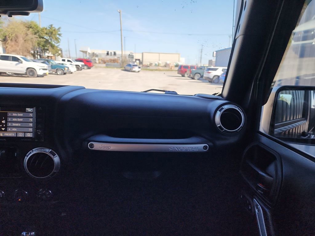 Used 2017 Jeep Wrangler Sahara w/ Connectivity Group image 20