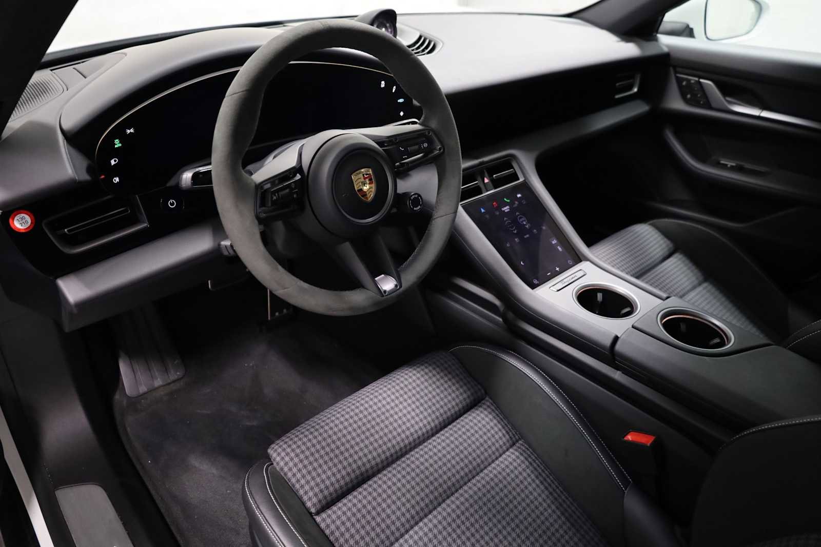 Certified 2025 Porsche Taycan image 4