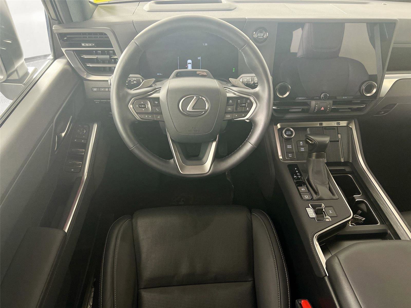 Used 2025 Lexus GX 550 w/ Accessory Package (2T) image 21