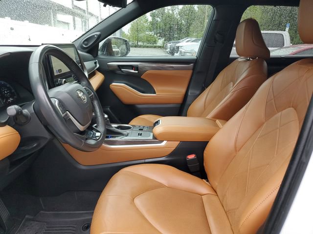 Used 2023 Toyota Highlander Platinum image 18
