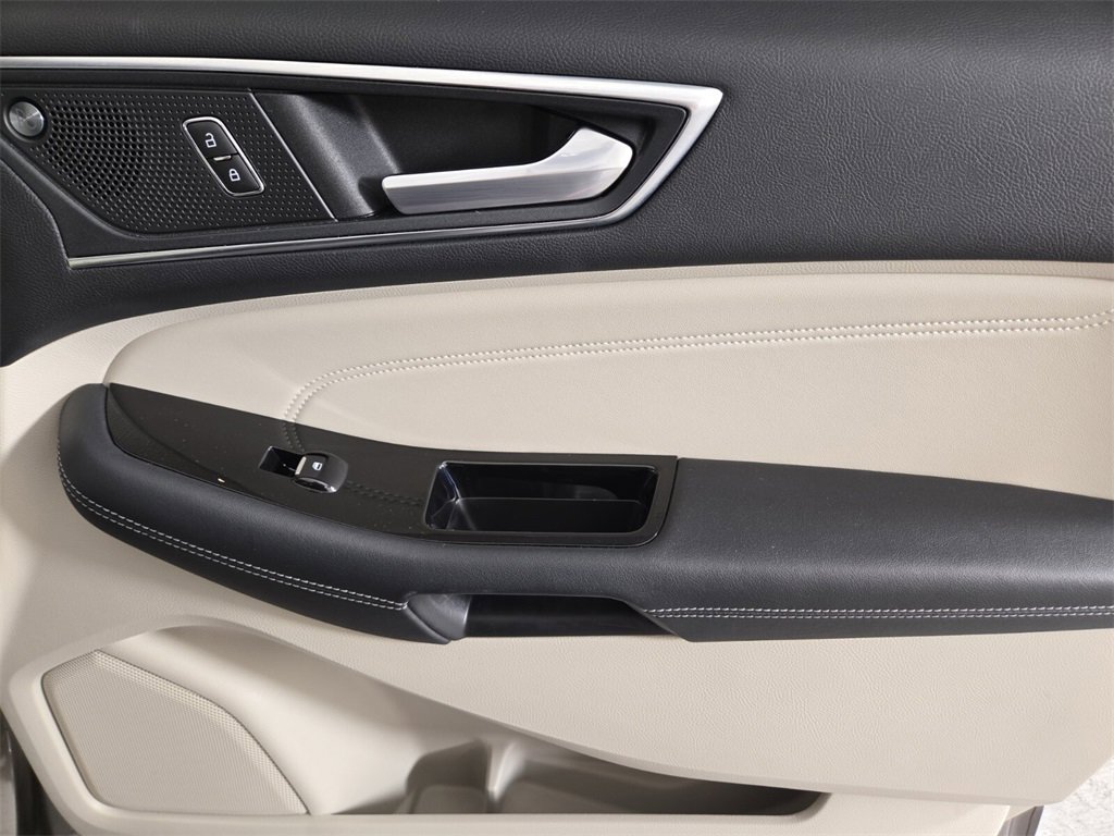 Used 2019 Ford Edge Titanium w/ Equipment Group 301A image 23