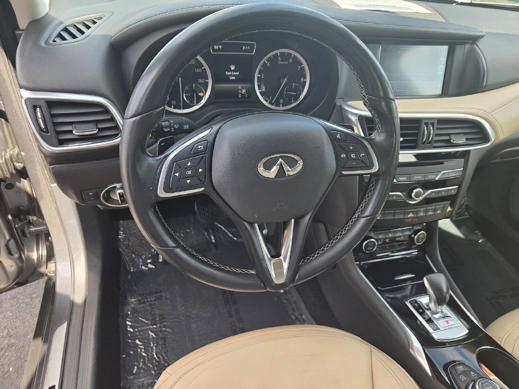 Used 2017 INFINITI QX30 Premium w/ Navigation Package AWD/4WD image 9