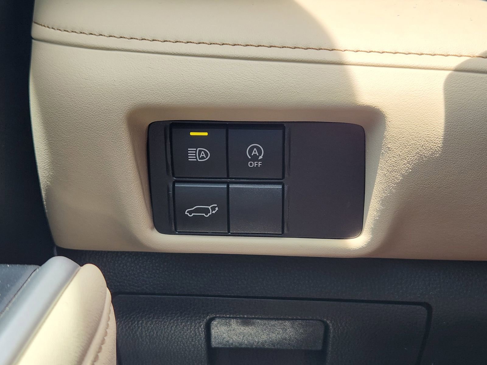 Used 2023 Toyota Highlander XLE FWD image 25