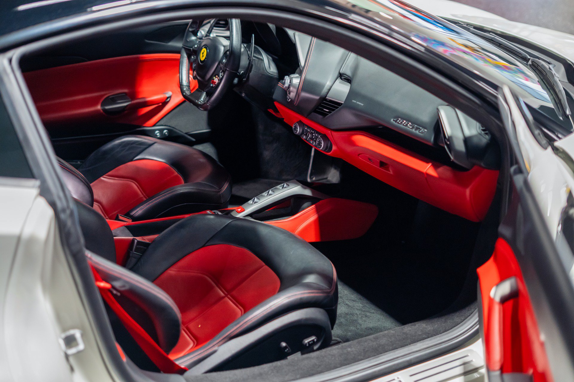 Used 2016 Ferrari 488 GTB RWD image 2