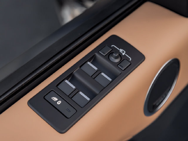 New 2026 Land Rover Discovery Limited Edition AWD/4WD image 28