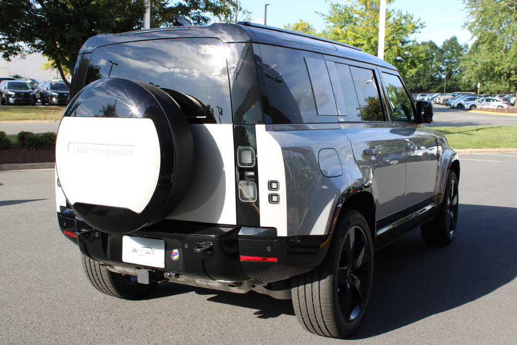 New 2026 Land Rover Defender 110 X-Dynamic SE AWD/4WD image 3
