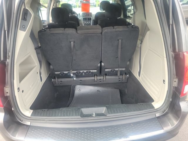 Used 2016 Dodge Grand Caravan SXT w/ UConnect Hands-Free Group FWD image 21