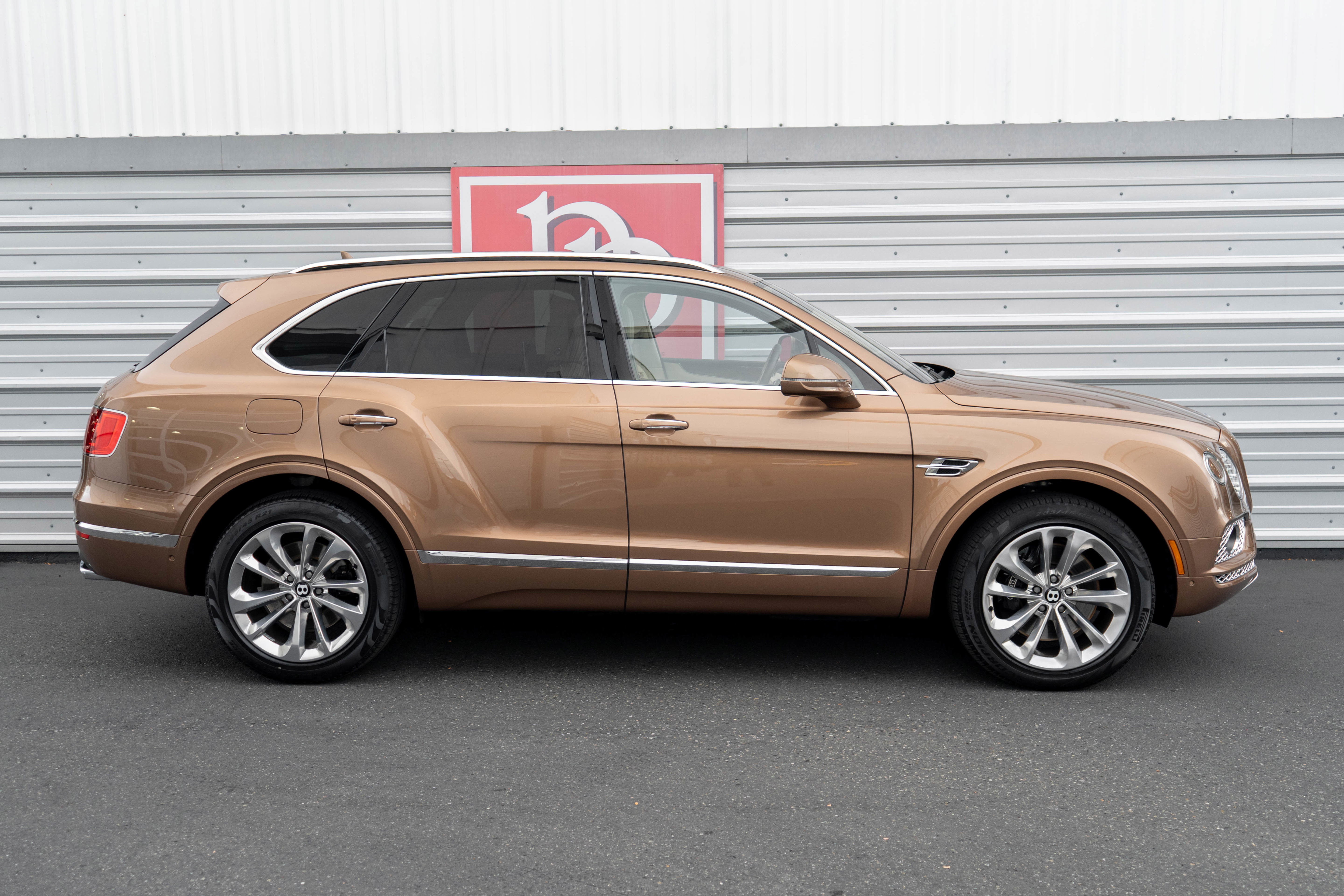 Used 2017 Bentley Bentayga image 59