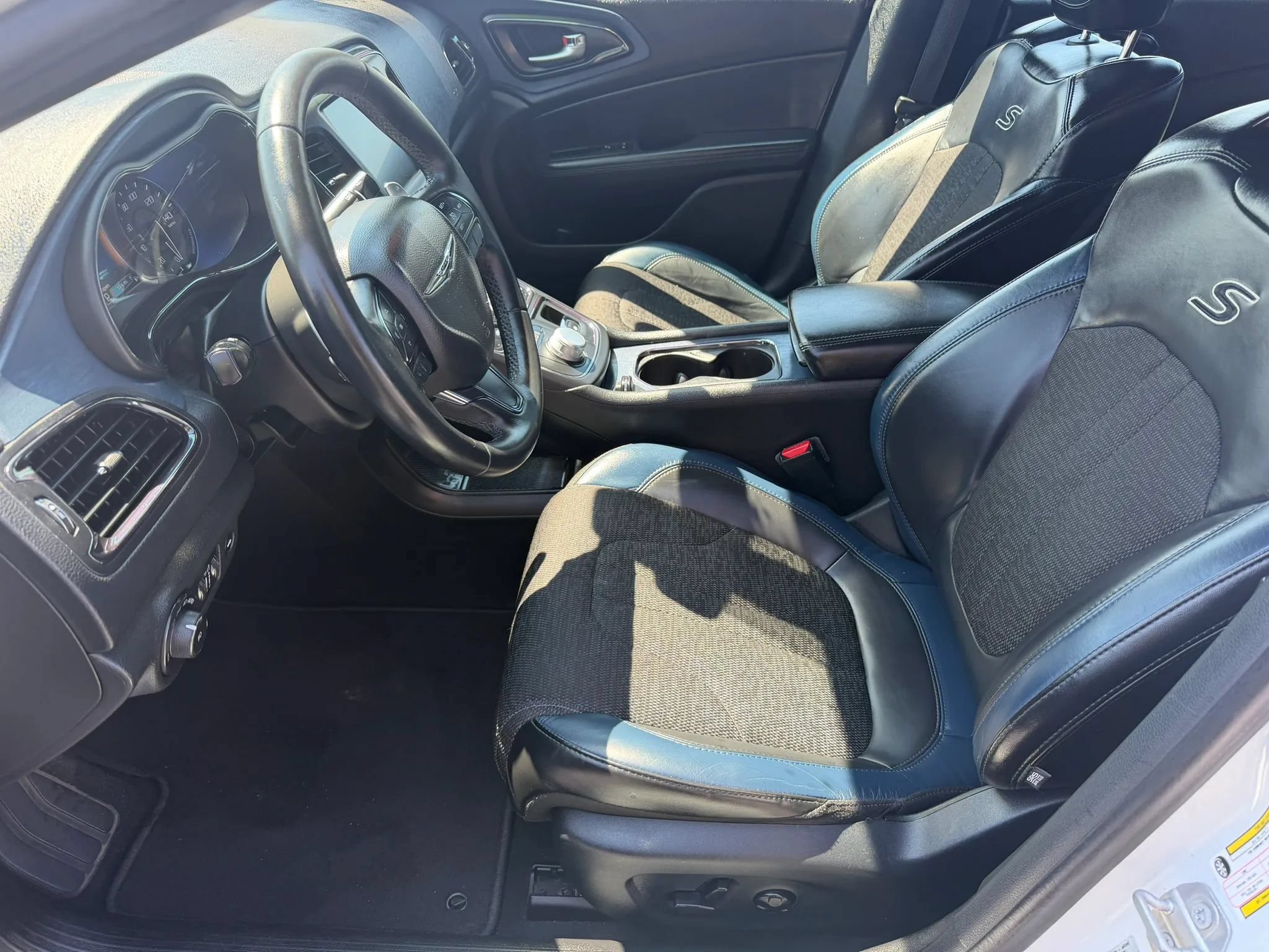 Used 2016 Chrysler 200 S FWD image 9
