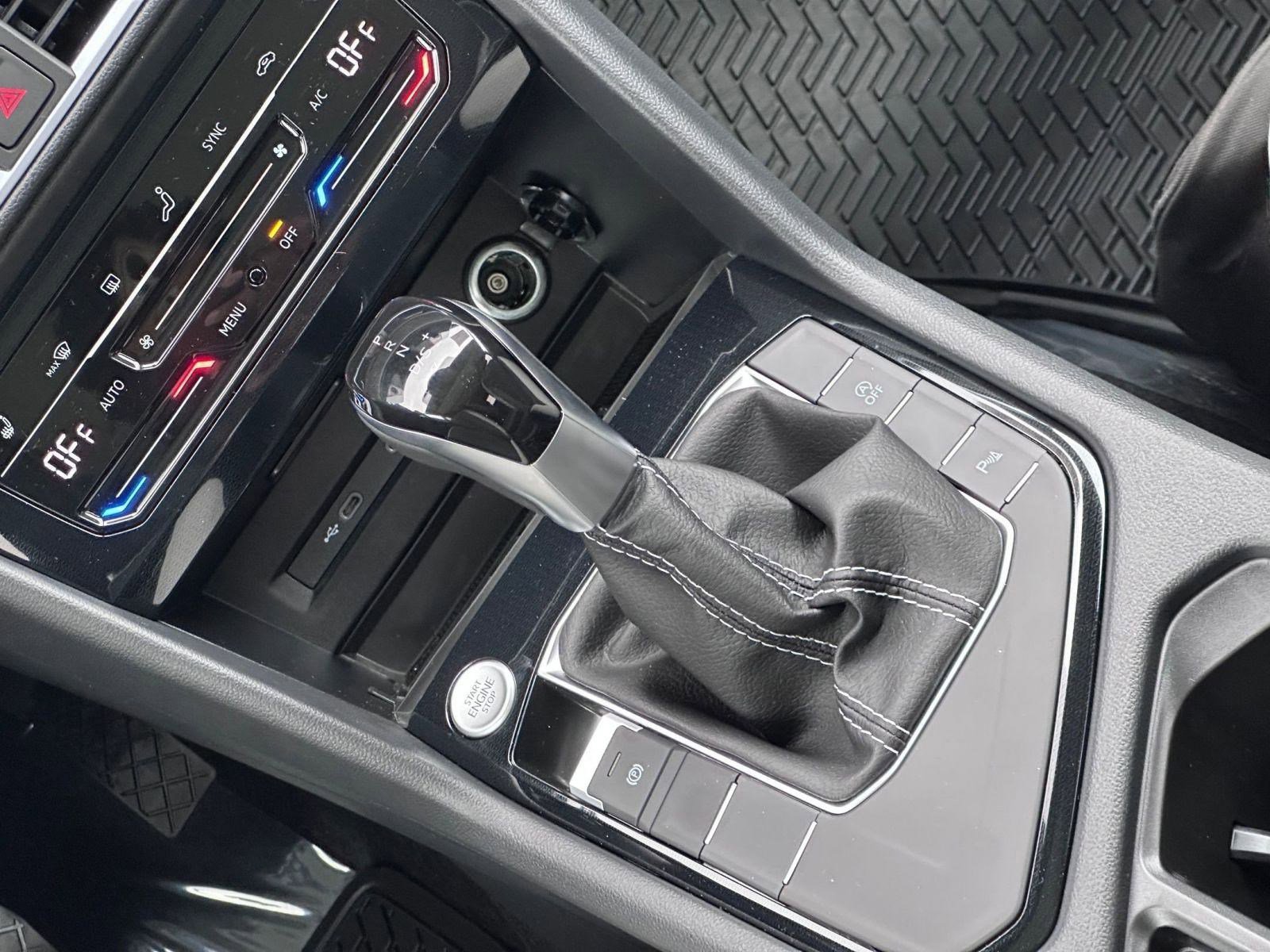 New 2026 Volkswagen Taos SE image 17