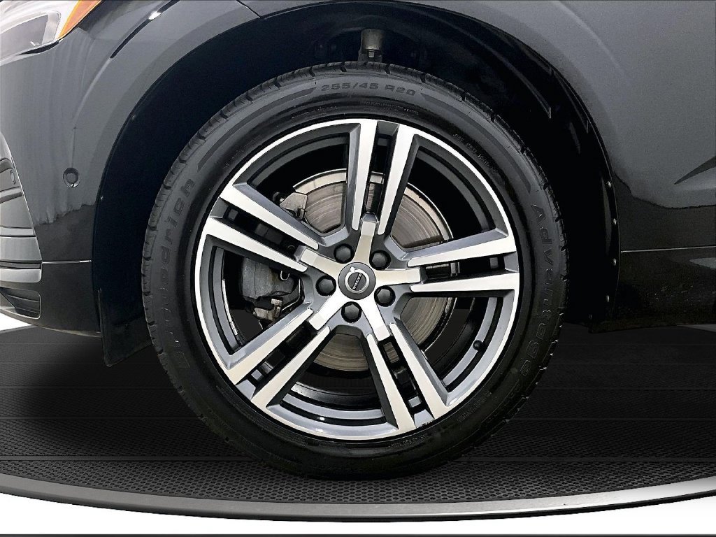 Used 2019 Volvo XC60 T6 Momentum w/ Multimedia Package AWD/4WD image 32