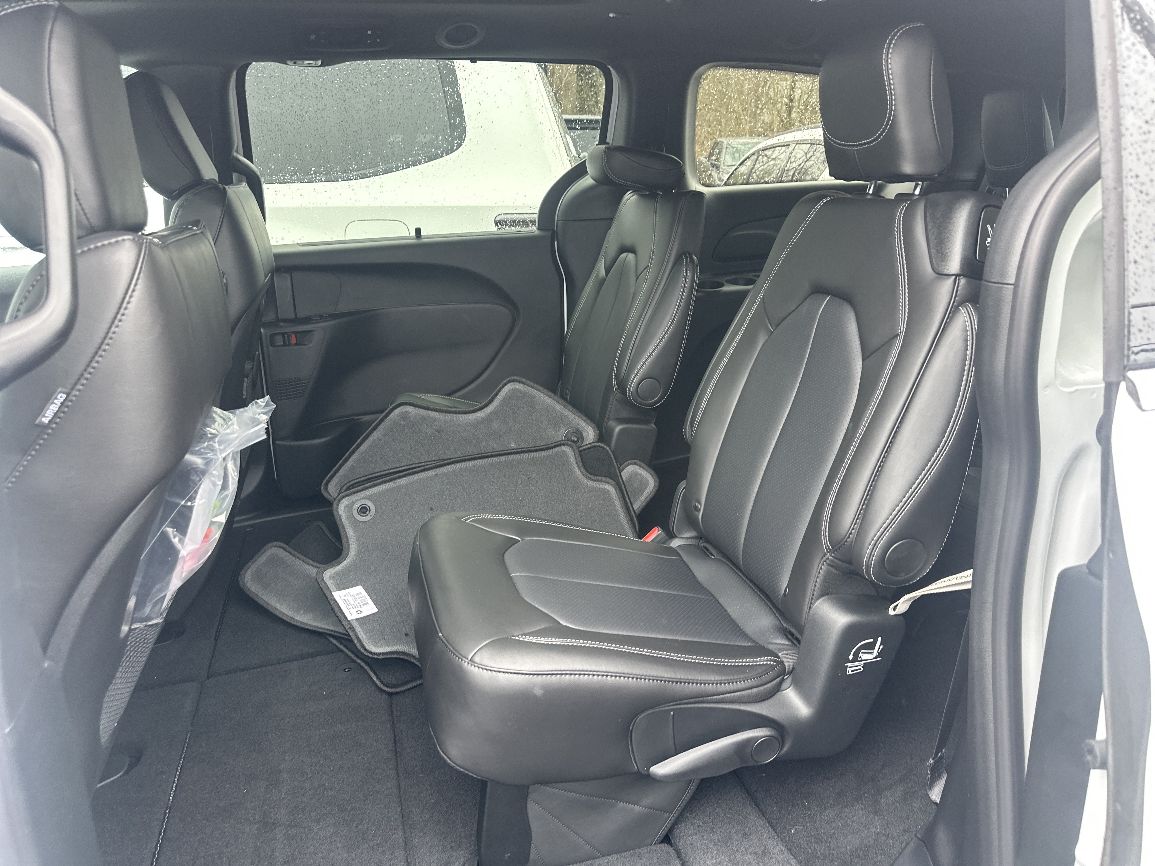 New 2026 Chrysler Pacifica Select AWD/4WD image 24