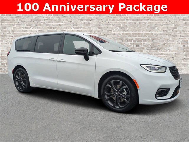 New 2026 Chrysler Pacifica Select