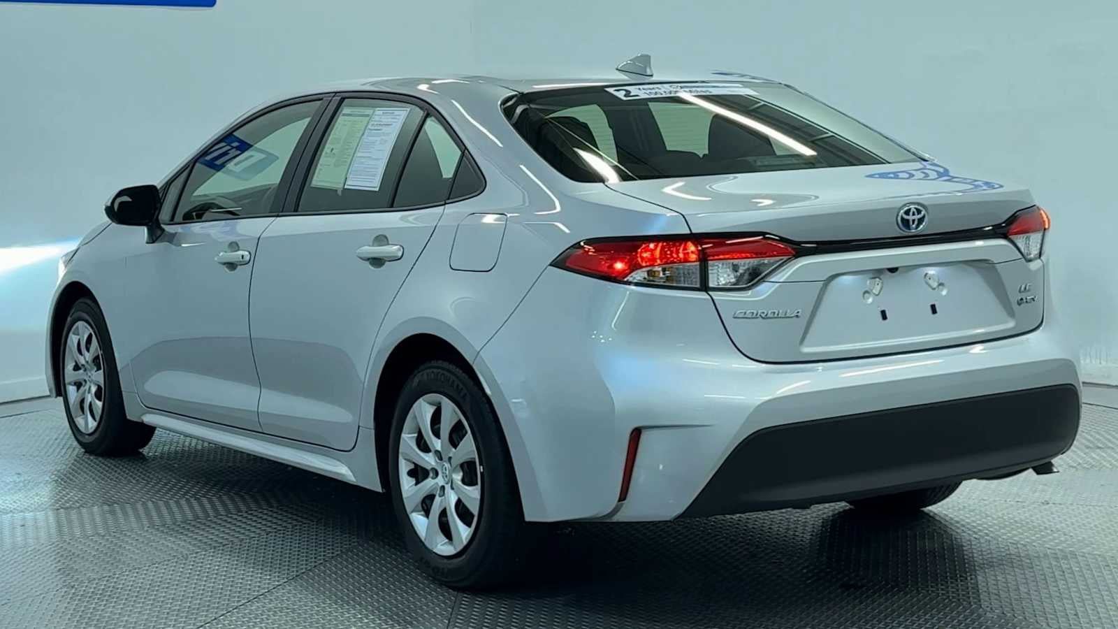 Used 2025 Toyota Corolla LE FWD image 6
