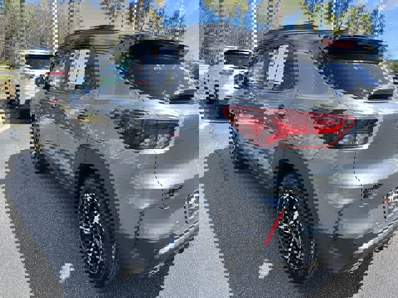 Used 2021 Chevrolet TrailBlazer RS w/ Sun and Liftgate Package image 8