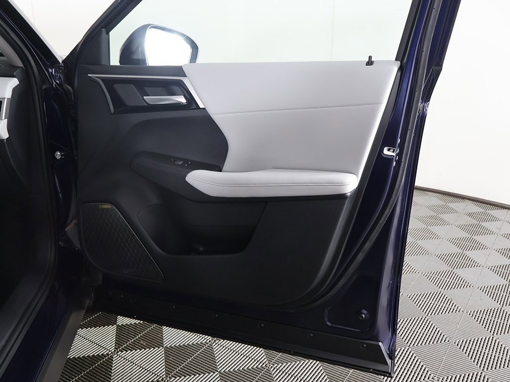 New 2025 Mitsubishi Outlander SE image 27