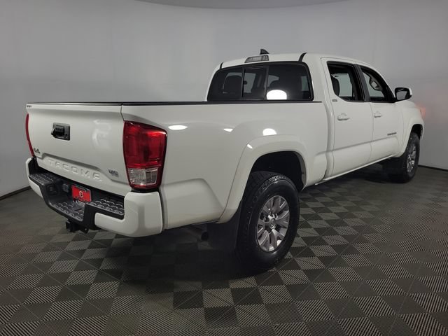 Used 2017 Toyota Tacoma SR5 AWD/4WD image 8