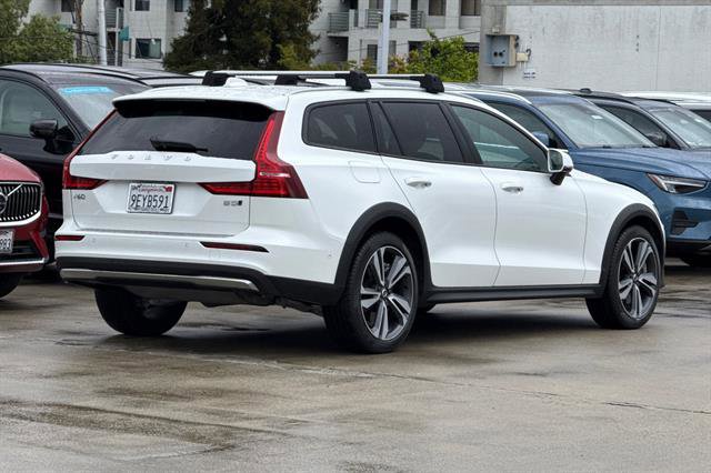 Used 2023 Volvo V60 B5 Cross Country Plus w/ Climate Package image 3