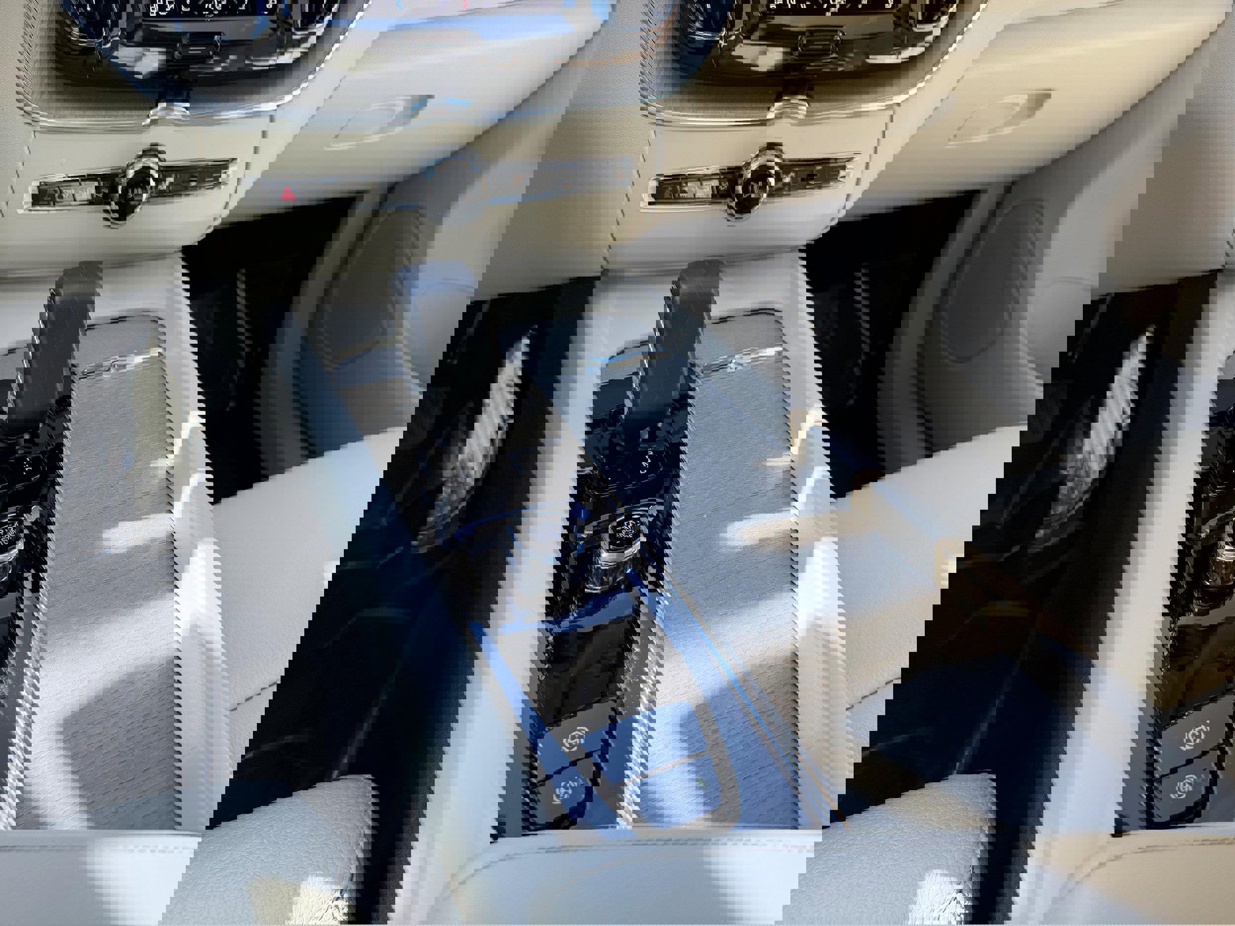 Certified 2024 Volvo XC60 B5 Plus image 16