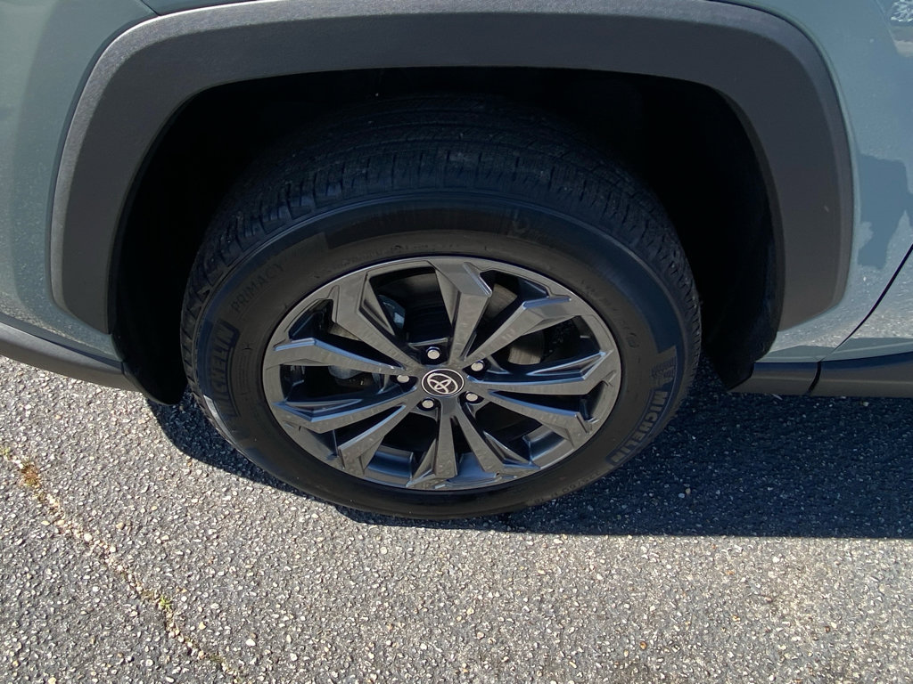 Used 2023 Toyota RAV4 XLE Premium image 17