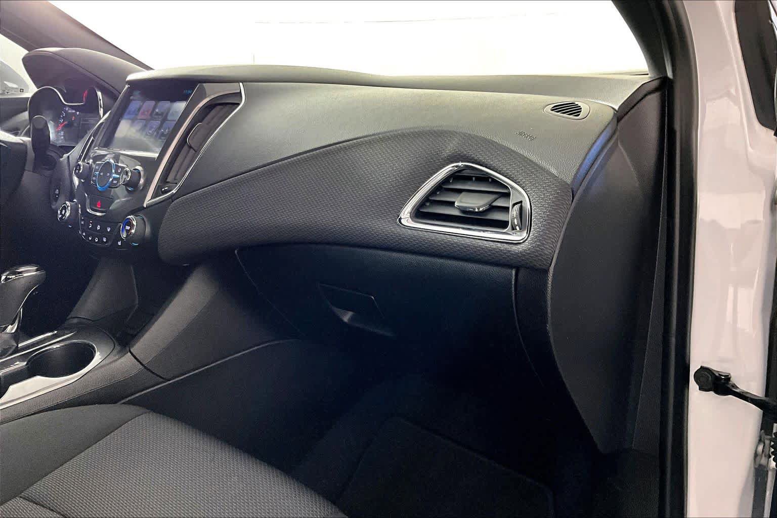 Used 2018 Chevrolet Cruze LT w/ Sun And Sound Package FWD image 15