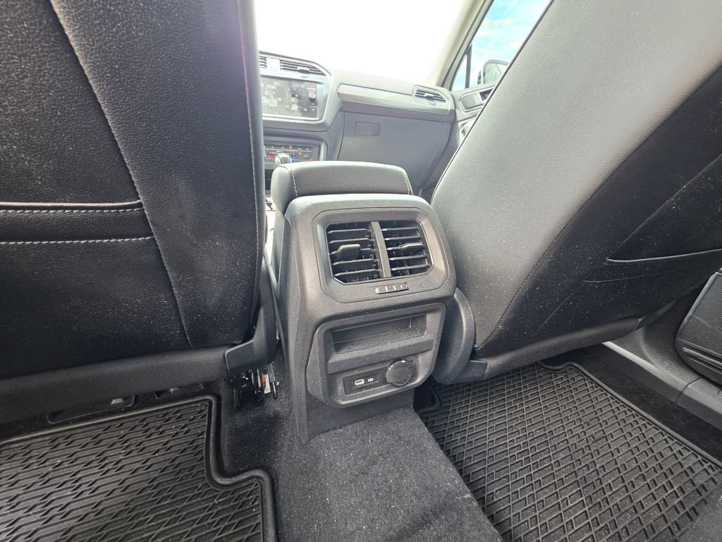 Used 2024 Volkswagen Tiguan SE FWD image 19