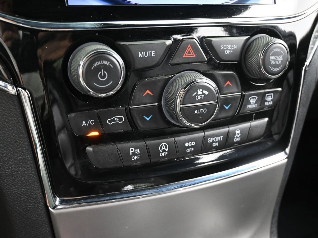 Used 2020 Jeep Grand Cherokee Overland image 26