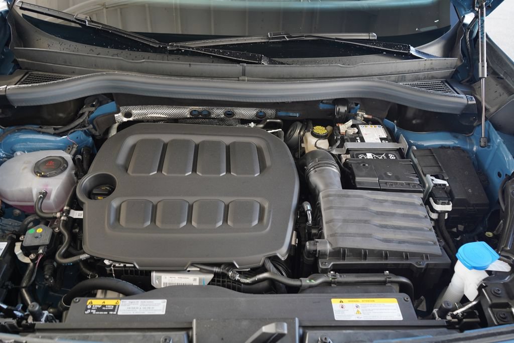 New 2026 Volkswagen Tiguan SE R-Line FWD image 16