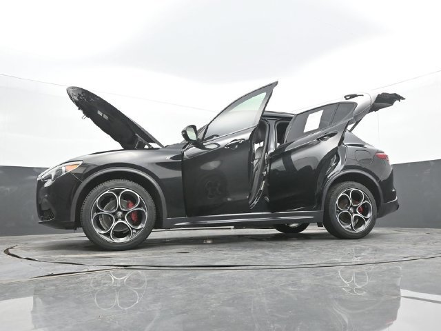 Used 2022 Alfa Romeo Stelvio Ti w/ Active Assist Plus Package AWD/4WD image 65
